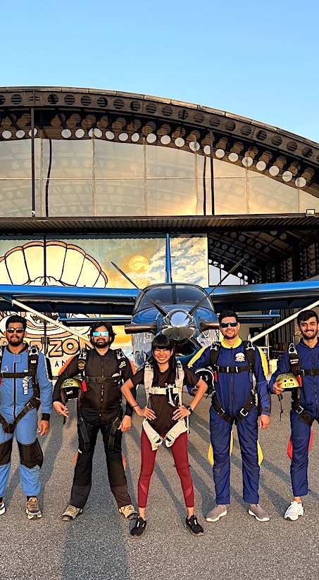 skydive india campaign batch group photo with indian skydiver shweta parmar